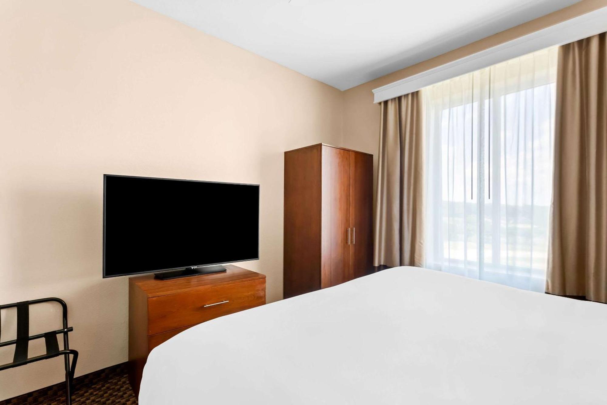 Comfort Inn & Suites Grenada Luaran gambar